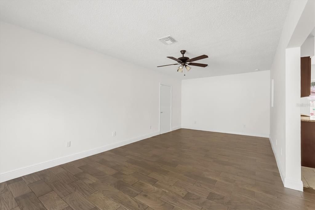 En Venta: $349,900 (3 camas, 2 baños, 1296 Pies cuadrados)