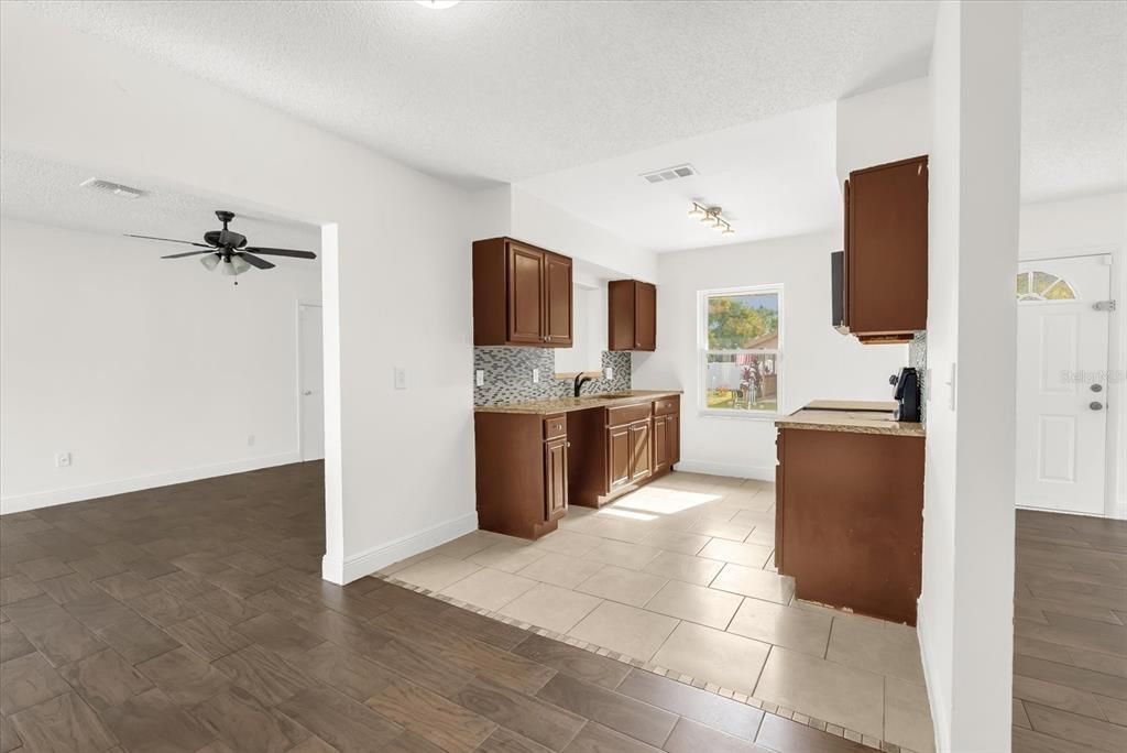 En Venta: $349,900 (3 camas, 2 baños, 1296 Pies cuadrados)