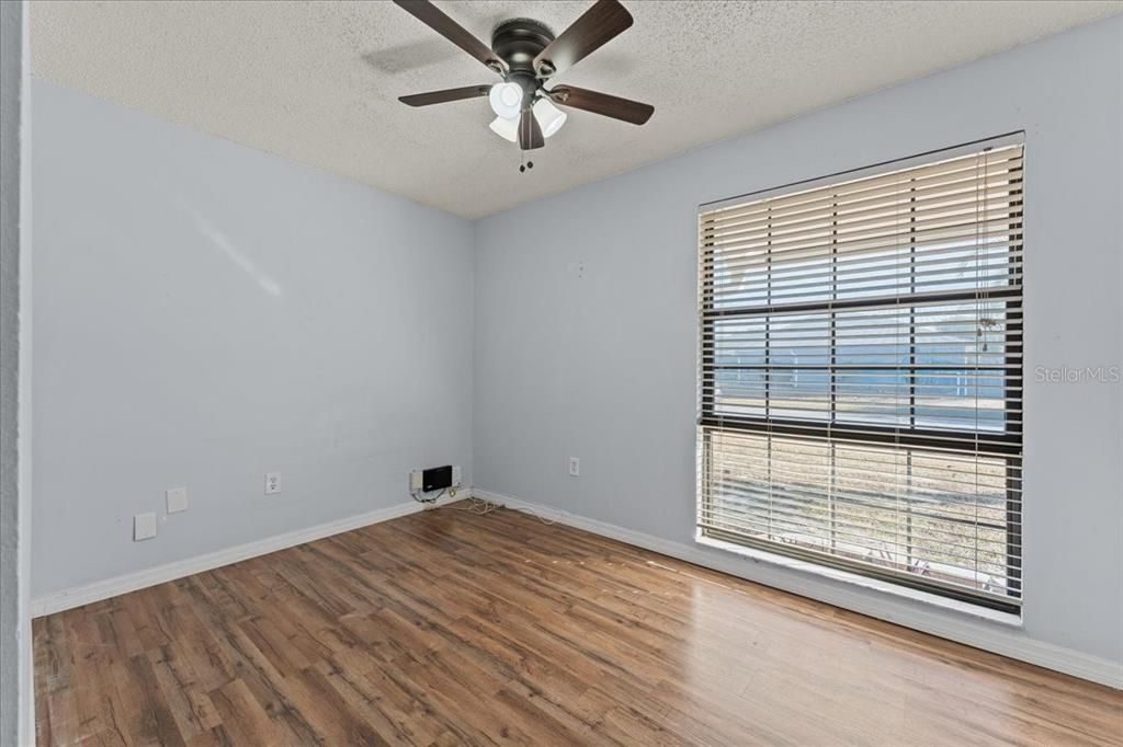 For Sale: $225,000 (2 beds, 1 baths, 775 Square Feet)