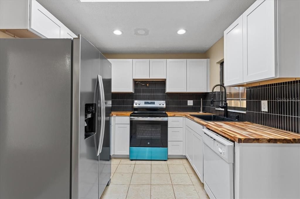 For Sale: $225,000 (2 beds, 1 baths, 775 Square Feet)