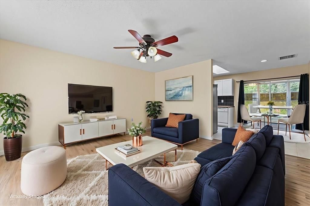 For Sale: $225,000 (2 beds, 1 baths, 775 Square Feet)