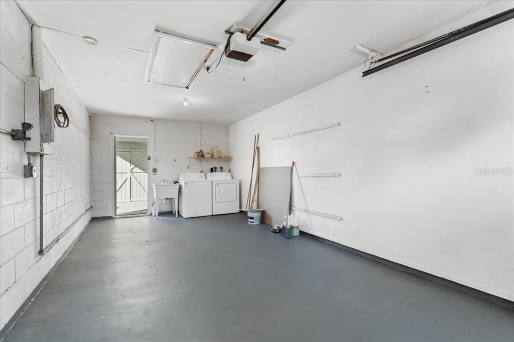 For Sale: $225,000 (2 beds, 1 baths, 775 Square Feet)