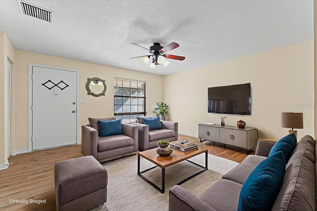 For Sale: $225,000 (2 beds, 1 baths, 775 Square Feet)