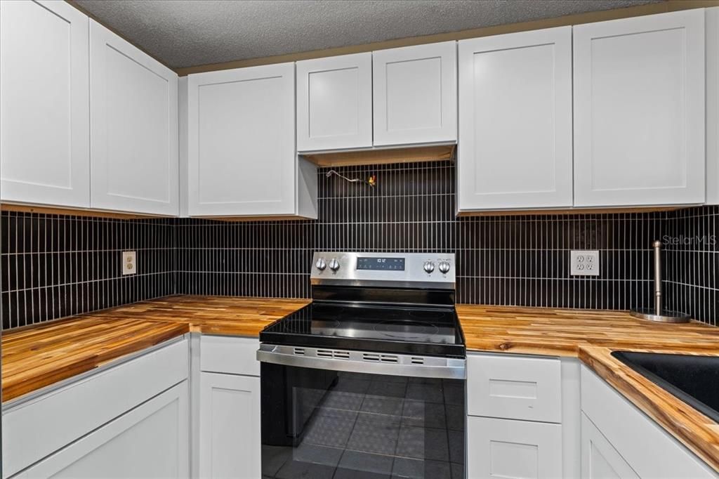 For Sale: $225,000 (2 beds, 1 baths, 775 Square Feet)