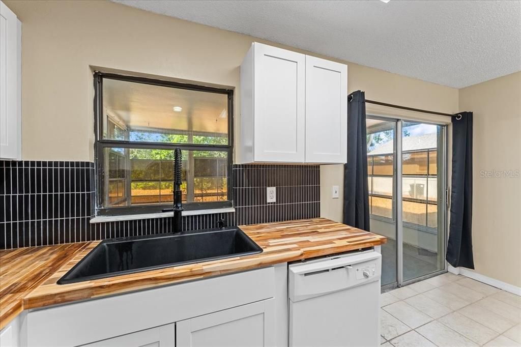 For Sale: $225,000 (2 beds, 1 baths, 775 Square Feet)