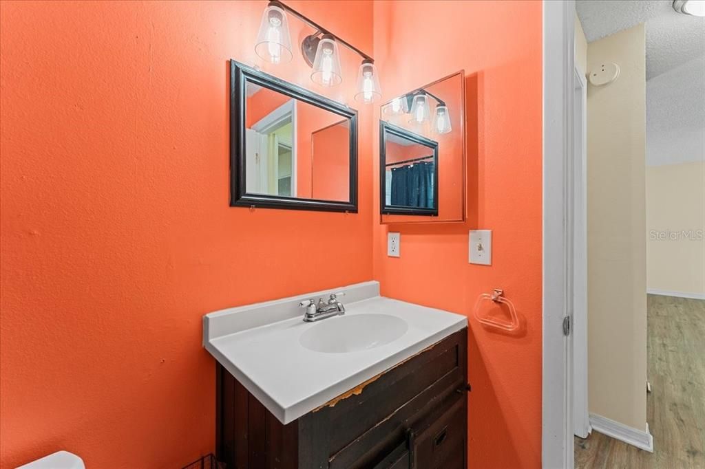 For Sale: $225,000 (2 beds, 1 baths, 775 Square Feet)