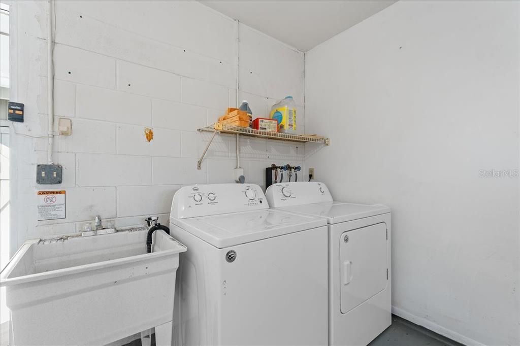 For Sale: $225,000 (2 beds, 1 baths, 775 Square Feet)