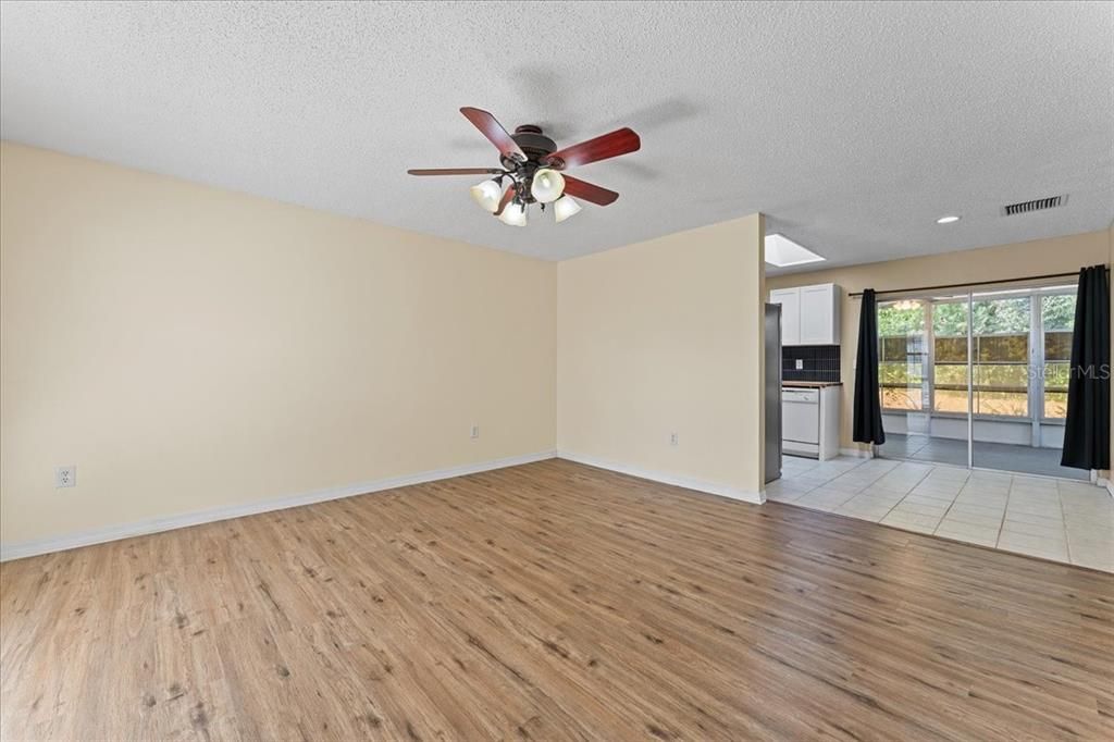 For Sale: $225,000 (2 beds, 1 baths, 775 Square Feet)