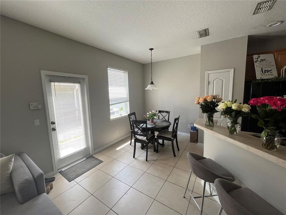 For Rent: $2,000 (2 beds, 2 baths, 1230 Square Feet)