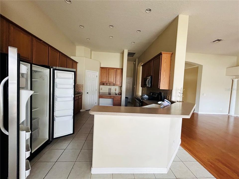 For Rent: $3,400 (4 beds, 3 baths, 2971 Square Feet)