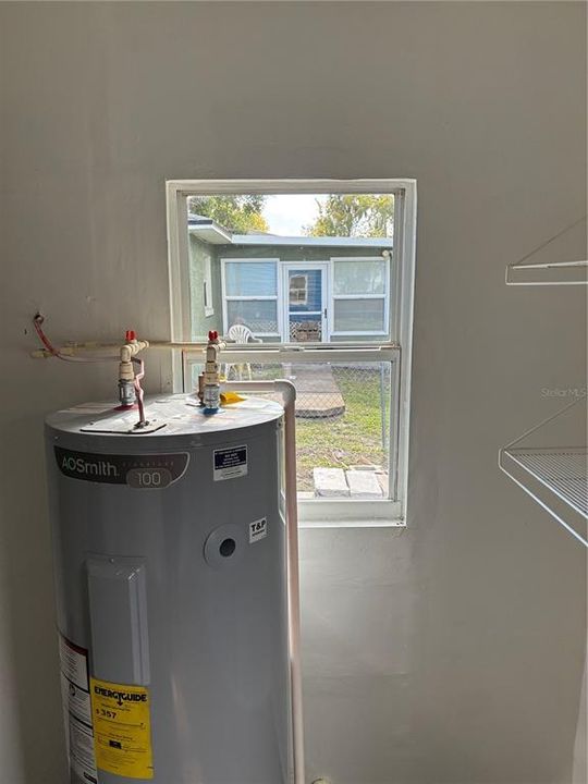 For Rent: $1,295 (2 beds, 1 baths, 864 Square Feet)