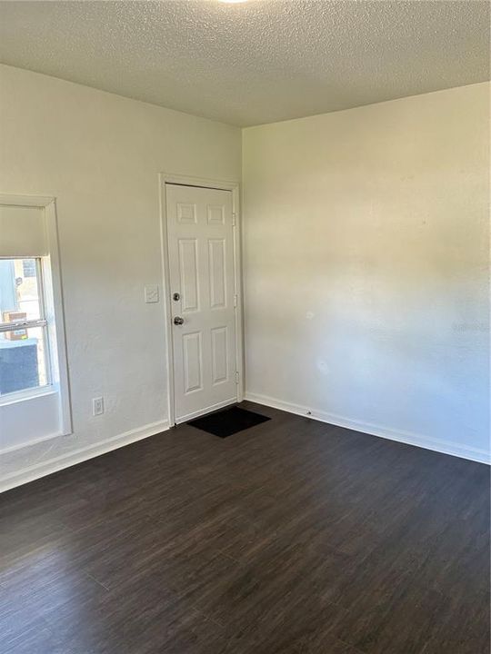 For Rent: $1,295 (2 beds, 1 baths, 864 Square Feet)