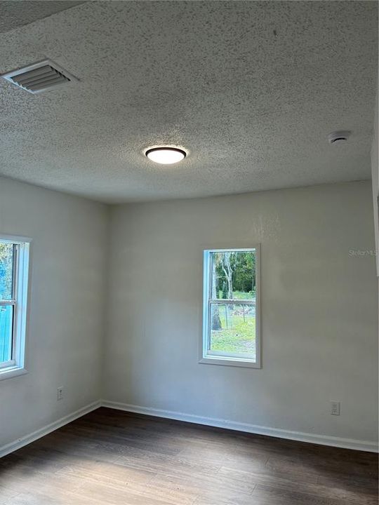 For Rent: $1,295 (2 beds, 1 baths, 864 Square Feet)