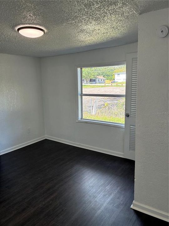 For Rent: $1,295 (2 beds, 1 baths, 864 Square Feet)