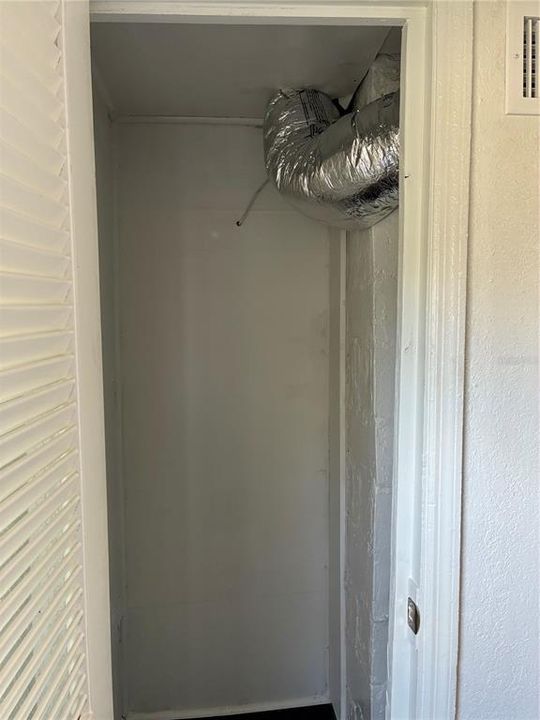 For Rent: $1,295 (2 beds, 1 baths, 864 Square Feet)