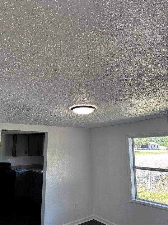 For Rent: $1,295 (2 beds, 1 baths, 864 Square Feet)