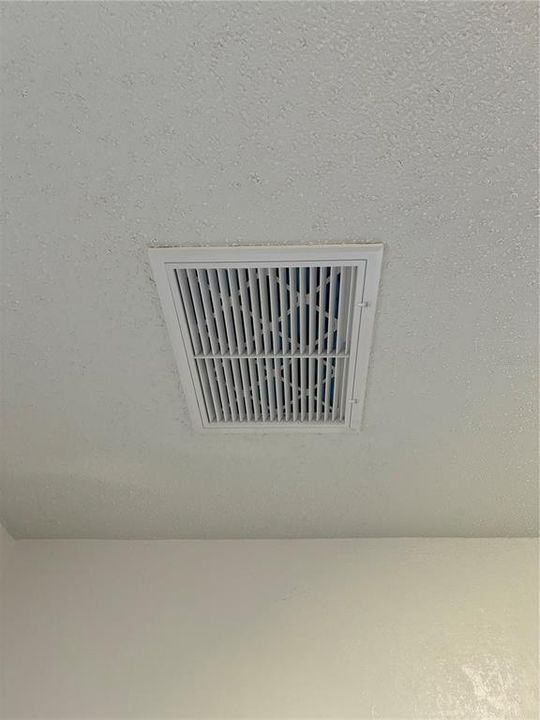 For Rent: $1,295 (2 beds, 1 baths, 864 Square Feet)