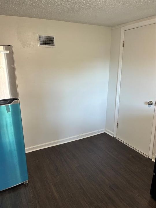 For Rent: $1,295 (2 beds, 1 baths, 864 Square Feet)