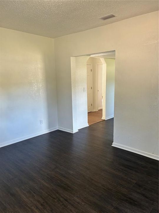For Rent: $1,295 (2 beds, 1 baths, 864 Square Feet)