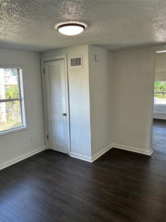For Rent: $1,295 (2 beds, 1 baths, 864 Square Feet)