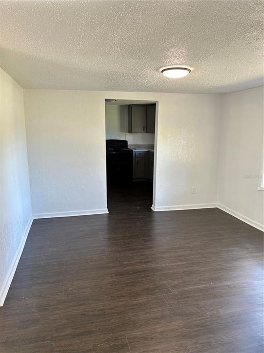 For Rent: $1,295 (2 beds, 1 baths, 864 Square Feet)