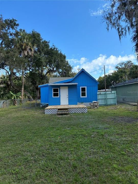 For Rent: $1,295 (2 beds, 1 baths, 864 Square Feet)