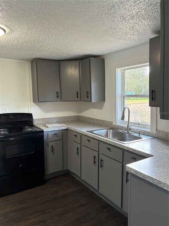 For Rent: $1,295 (2 beds, 1 baths, 864 Square Feet)