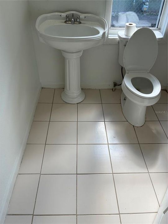 For Rent: $1,295 (2 beds, 1 baths, 864 Square Feet)