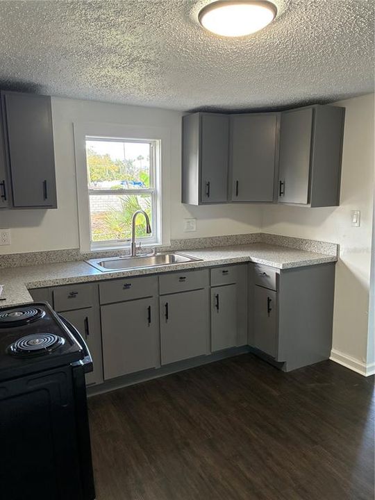 For Rent: $1,295 (2 beds, 1 baths, 864 Square Feet)