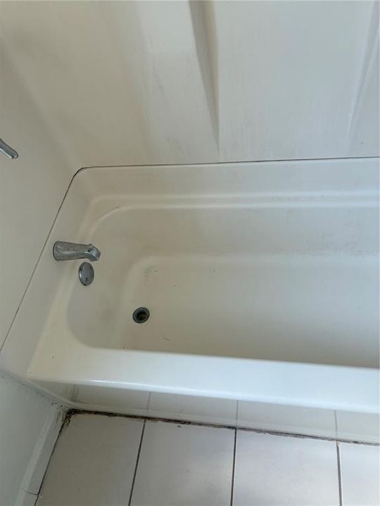 For Rent: $1,295 (2 beds, 1 baths, 864 Square Feet)