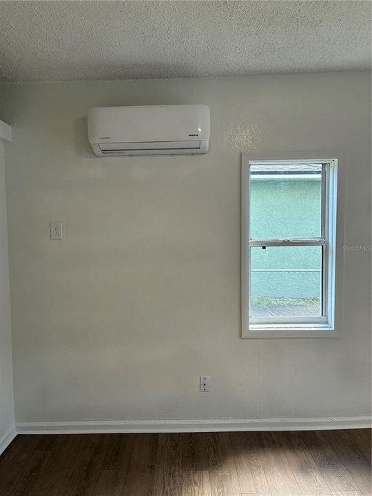 For Rent: $1,295 (2 beds, 1 baths, 864 Square Feet)