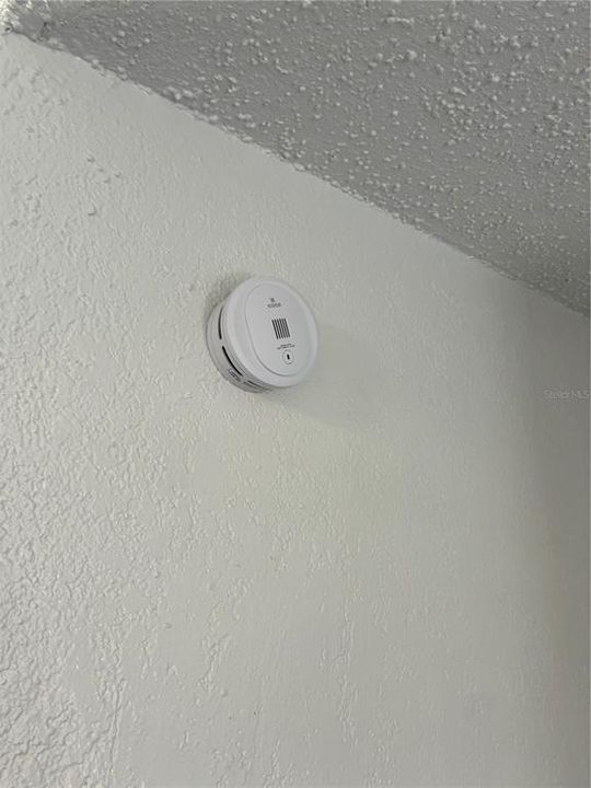 For Rent: $1,295 (2 beds, 1 baths, 864 Square Feet)