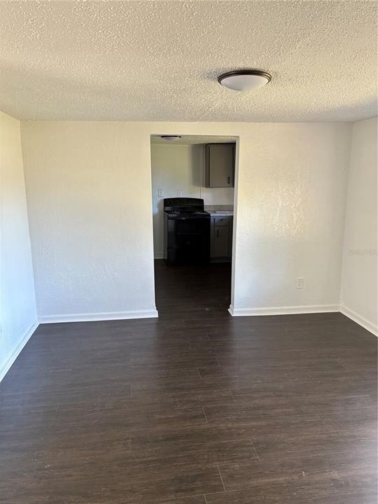 For Rent: $1,295 (2 beds, 1 baths, 864 Square Feet)
