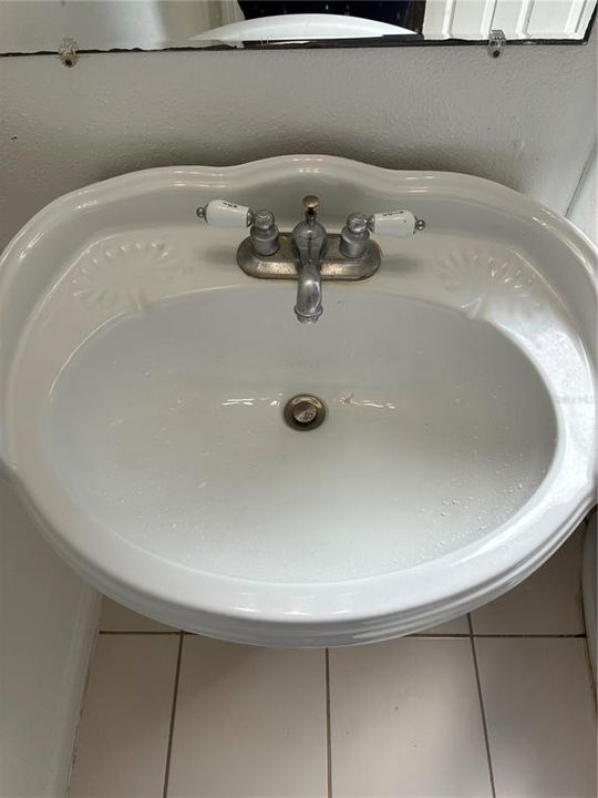 For Rent: $1,295 (2 beds, 1 baths, 864 Square Feet)