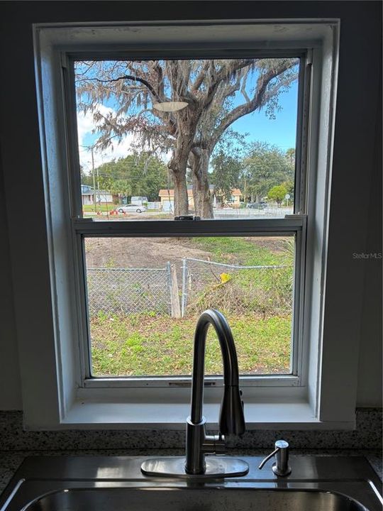 For Rent: $1,295 (2 beds, 1 baths, 864 Square Feet)