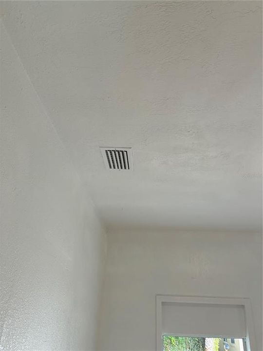 For Rent: $1,295 (2 beds, 1 baths, 864 Square Feet)