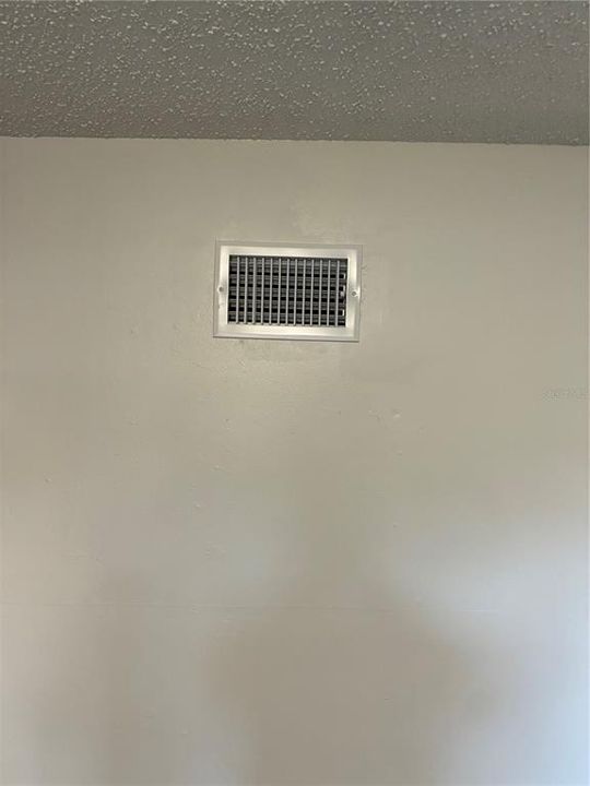 For Rent: $1,295 (2 beds, 1 baths, 864 Square Feet)