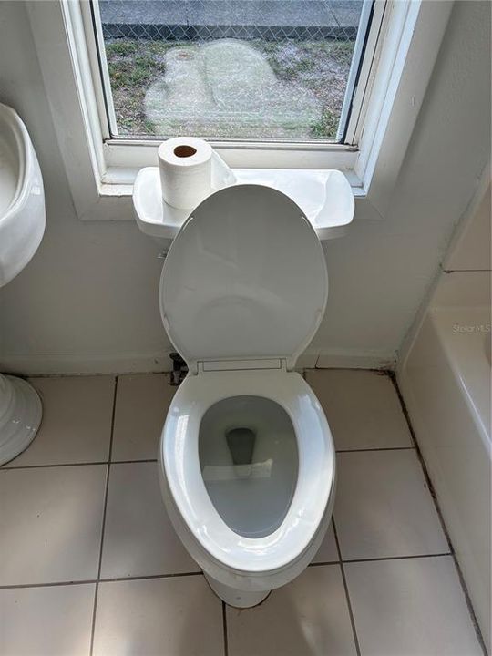 For Rent: $1,295 (2 beds, 1 baths, 864 Square Feet)