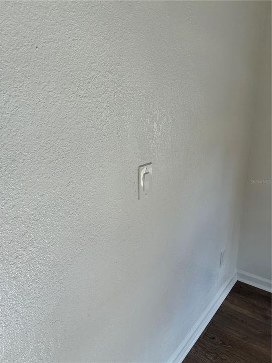 For Rent: $1,295 (2 beds, 1 baths, 864 Square Feet)