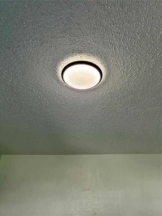 For Rent: $1,295 (2 beds, 1 baths, 864 Square Feet)