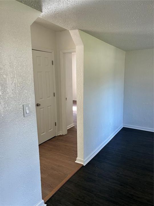 For Rent: $1,295 (2 beds, 1 baths, 864 Square Feet)