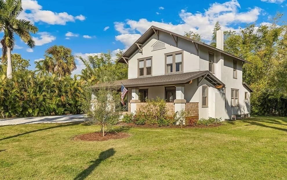 Recently Sold: $330,000 (4 beds, 2 baths, 1680 Square Feet)