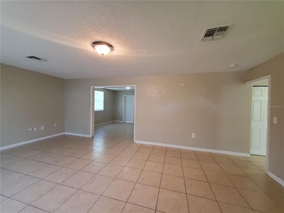 В аренду: $1,995 (3 спален, 1 ванн, 1226 Квадратных фут)