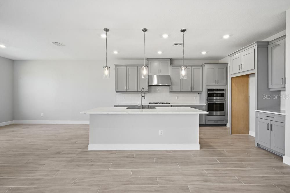 待售: $779,999 (5 贝兹, 4 浴室, 3835 平方英尺)