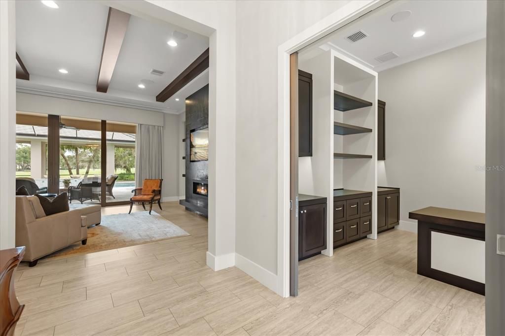 На продажу: $3,900,000 (5 спален, 4 ванн, 4387 Квадратных фут)