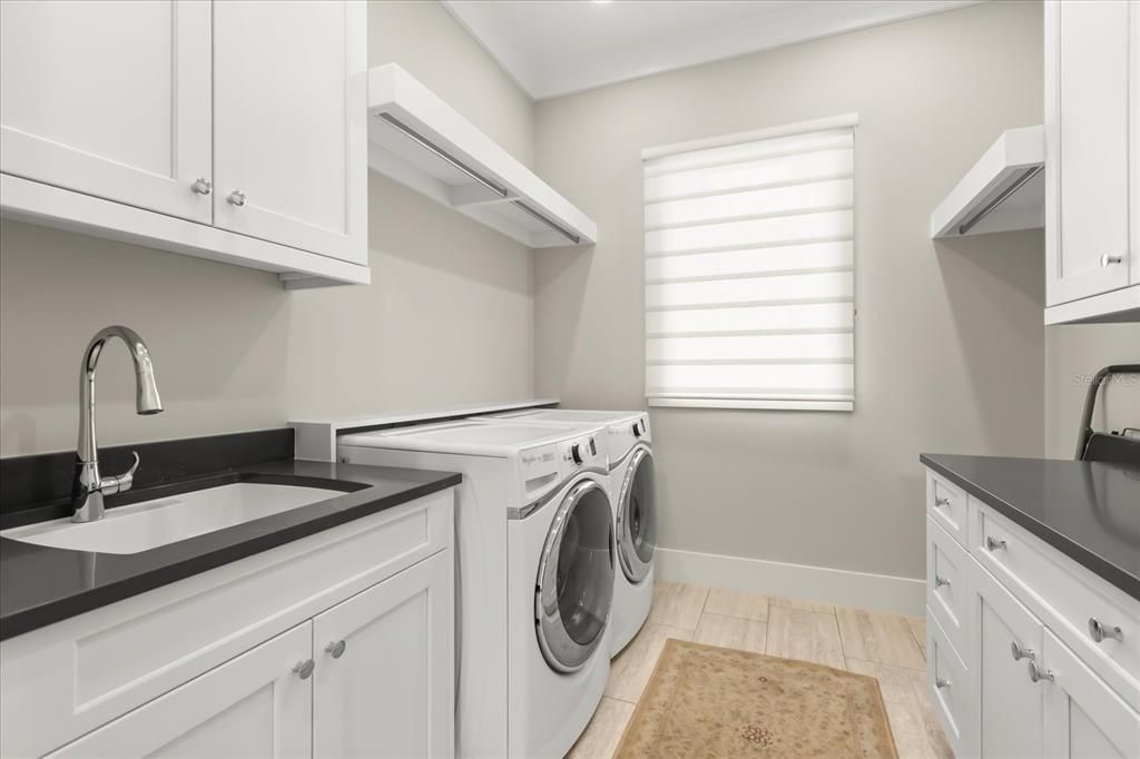 На продажу: $3,900,000 (5 спален, 4 ванн, 4387 Квадратных фут)