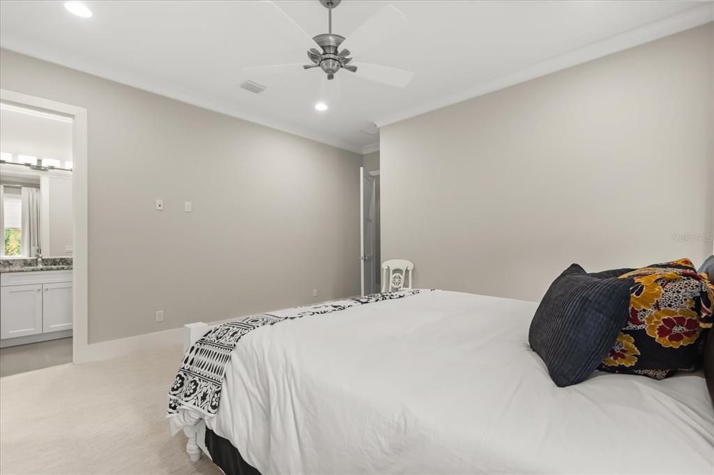 На продажу: $3,900,000 (5 спален, 4 ванн, 4387 Квадратных фут)