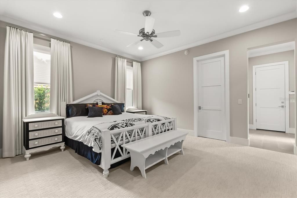 На продажу: $3,900,000 (5 спален, 4 ванн, 4387 Квадратных фут)