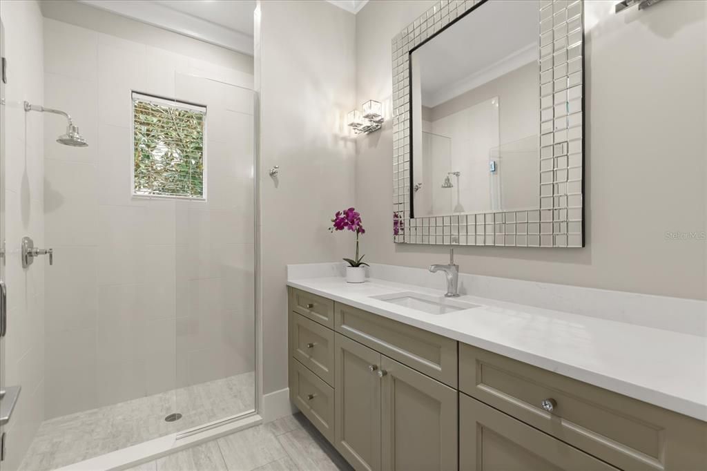 На продажу: $3,900,000 (5 спален, 4 ванн, 4387 Квадратных фут)