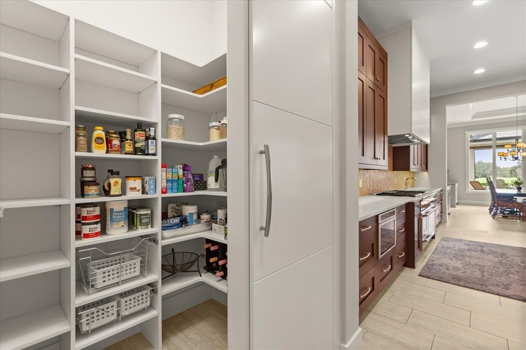 На продажу: $3,900,000 (5 спален, 4 ванн, 4387 Квадратных фут)